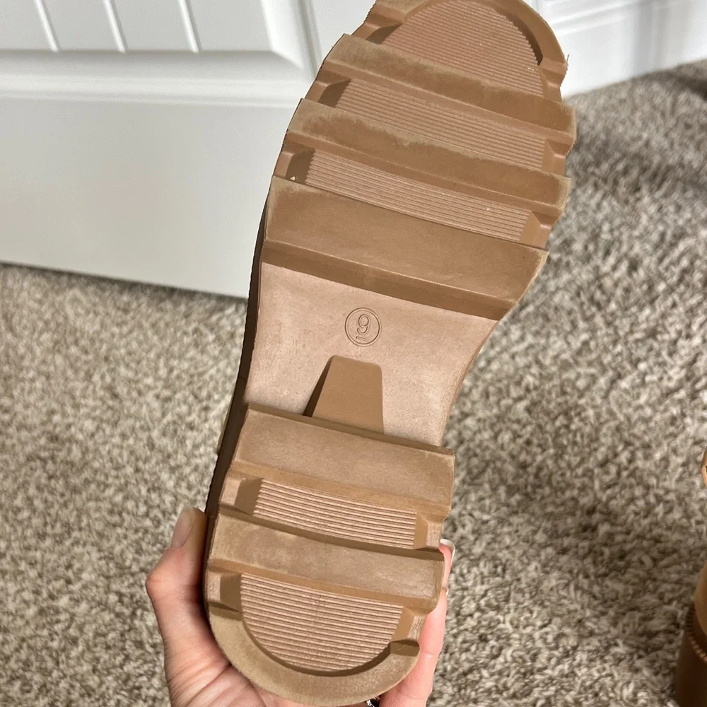Universal Thread Wedge Tan Suede Boots with Sherpa lining Size 9